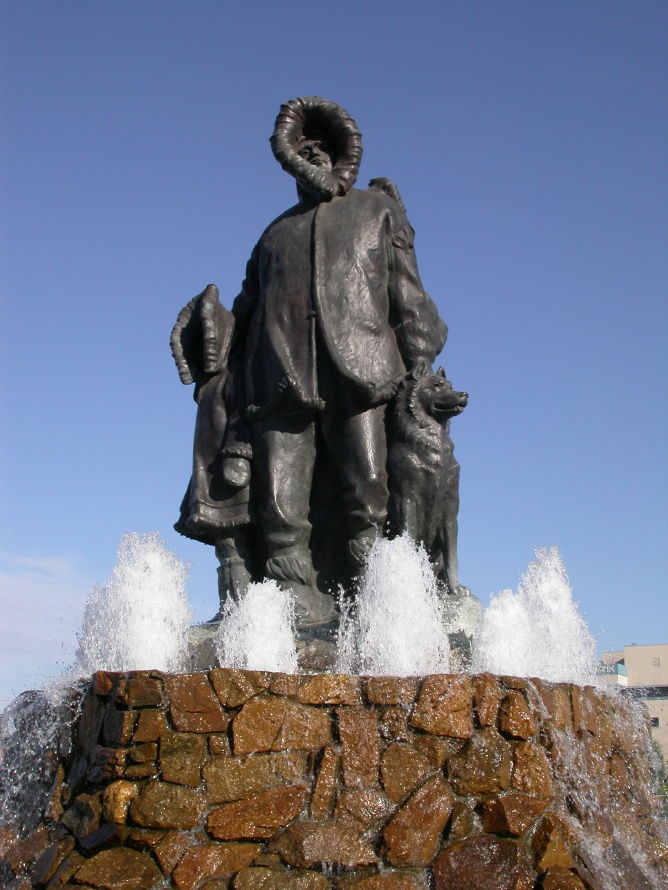 'Unknown First Family', a statue in Fairbanks, Alaska