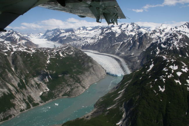 A flightseeing trip over Glacier Bay National Park