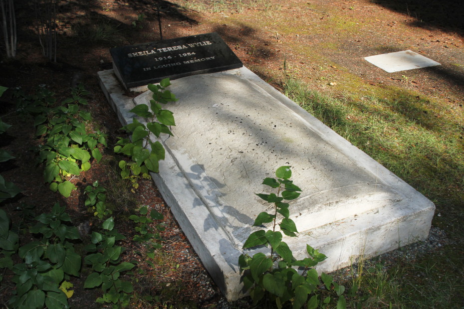 Grave of Sheila Teresa Wylie in the Whitehorse Pioneer Cemetery, Yukon, 2018
