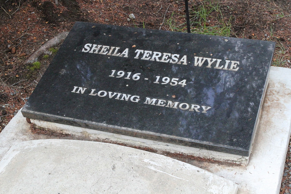 Grave of Sheila Teresa Wylie in the Whitehorse Pioneer Cemetery, Yukon, 2018
