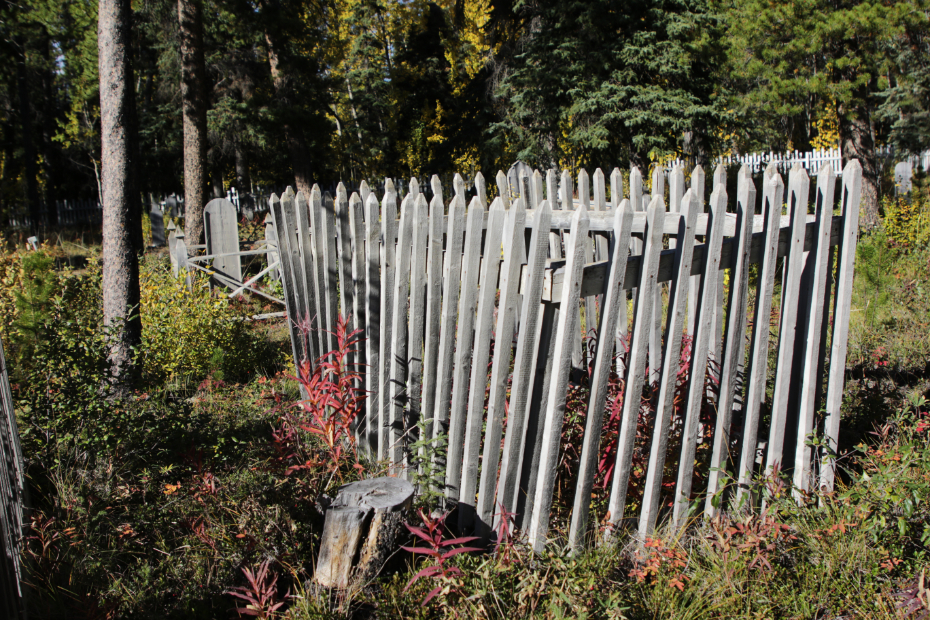 Grave of an unknown person in the Atlin Pioneer Cemetery, BC