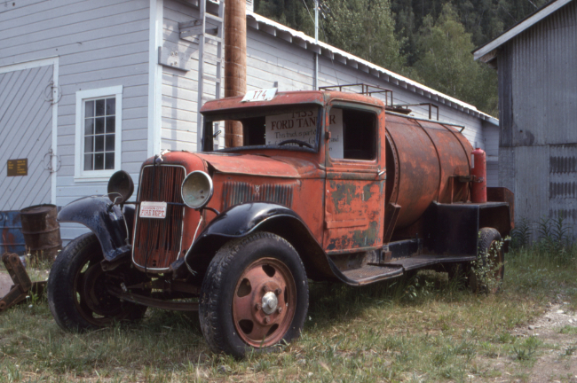 Fire truck beside the Cat Repair Shop at Bear Creek in July 1995. Photo by Murray Lundberg.