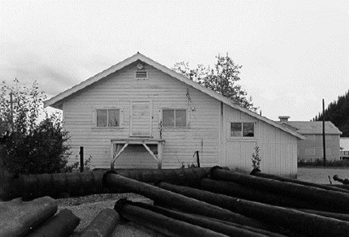 View of the rear elevation of the Gold Room at Bear Creek, showing the simple and functional nature of its design, and its overall good workmanship and appropriate use of materials, 1988. Photo by Parks Canada.