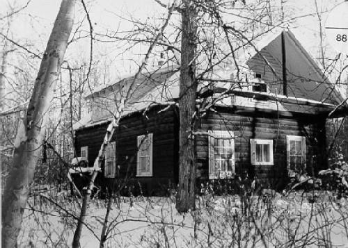 Corner view of the Troberg Residence at Bear Creek, showing the domestic nature of its remote site, with its surrounding trees, 1988. Photo by Parks Canada.