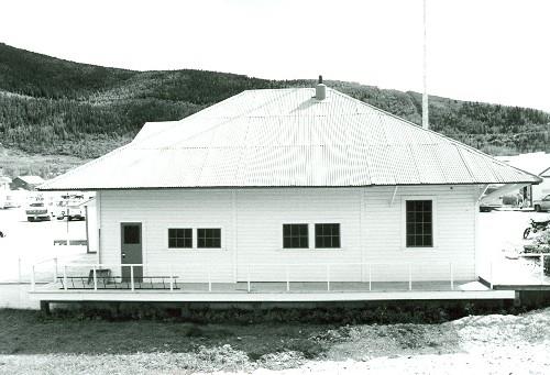 View of the BYN Ticket Office in Dawson, from the river side, 1987. Photo by Environment Canada.