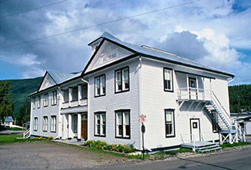 General view of the Former Territorial Court House, showing its wood-frame construction adapted to cope with permafrost and fine finishing details, all evocative of high standards of craftsmanship, 1995. Photo by W. Lynch, via Parks Canada.