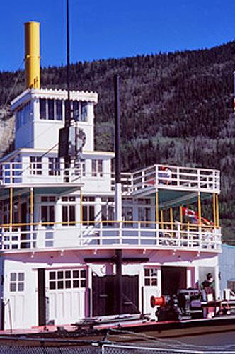 Detail view of the S.S. Keno showing the quality of its construction and its components, in particular its structural framing, mechanical systems and its well-executed carved planking, 2000. Photo by Parks Canada.