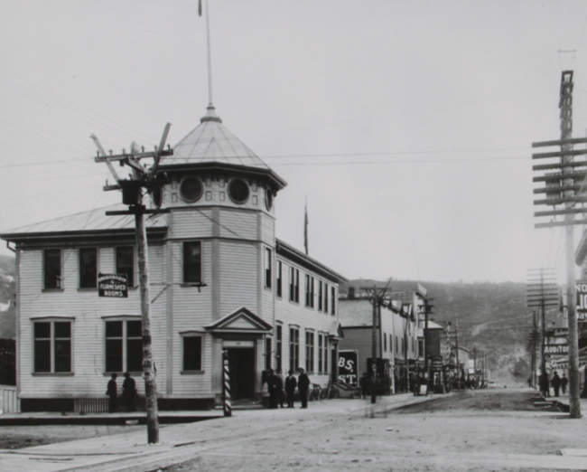 The new post office in Dawson City, ca. 1900. Photo by Parks Canada.