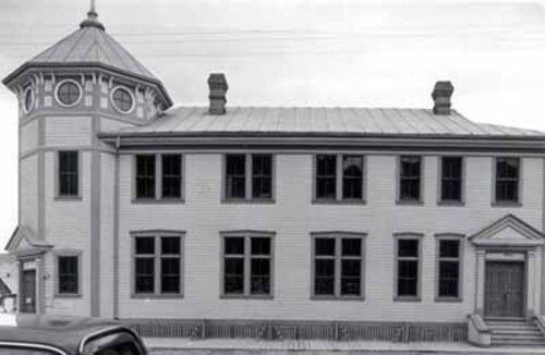 View of the side of the Post Office, showing the building's exterior, which is modest but carefully detailed and its Classical design, in keeping with other Dawson City federal buildings, 1987. Photo by Parks Canada.