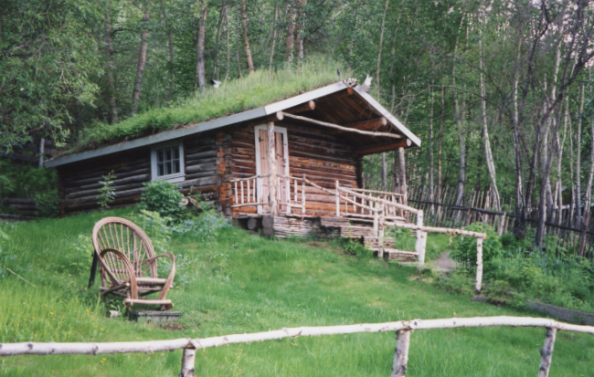 Robert Service Cabin, July 1999. Photo by Murray Lundberg.