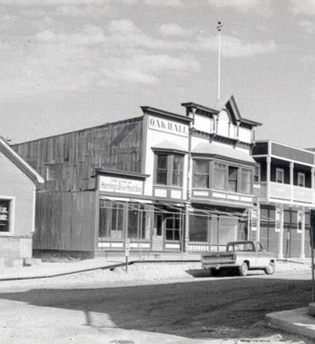 Front elevation of Winaut's Store, as seen from the west, 1987. Photo by Parks Canada.