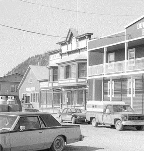 Winaut's Store, as seen from the east, 1987. Photo by Parks Canada.