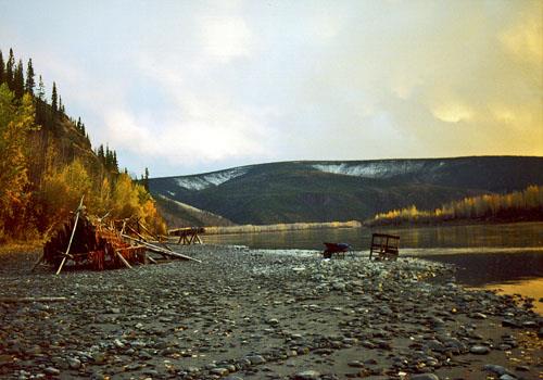General view of Tr'ochek showing viewscapes from the riverbanks and benches. Photo by Parks Canada, 1998.