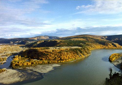 General view showing the location of Tr'ochek at the confluence of the Klondike and Yukon Rivers. Photo by Parks Canada, 2000.
