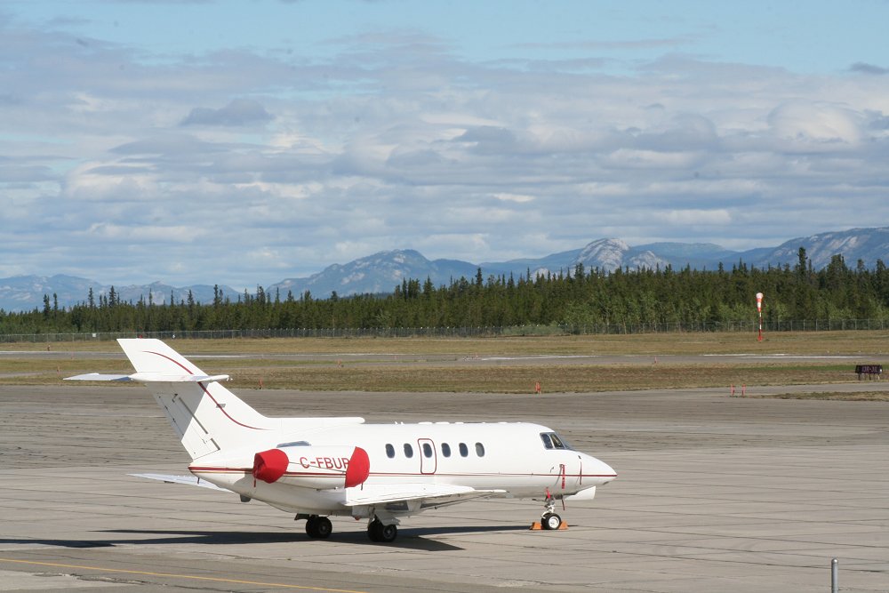 A photograph of C-FBUR, a British Aerospace BAE 125 Series 800A