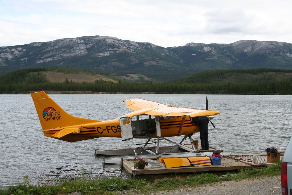 A photograph of C-FGSI, a Cessna U206F