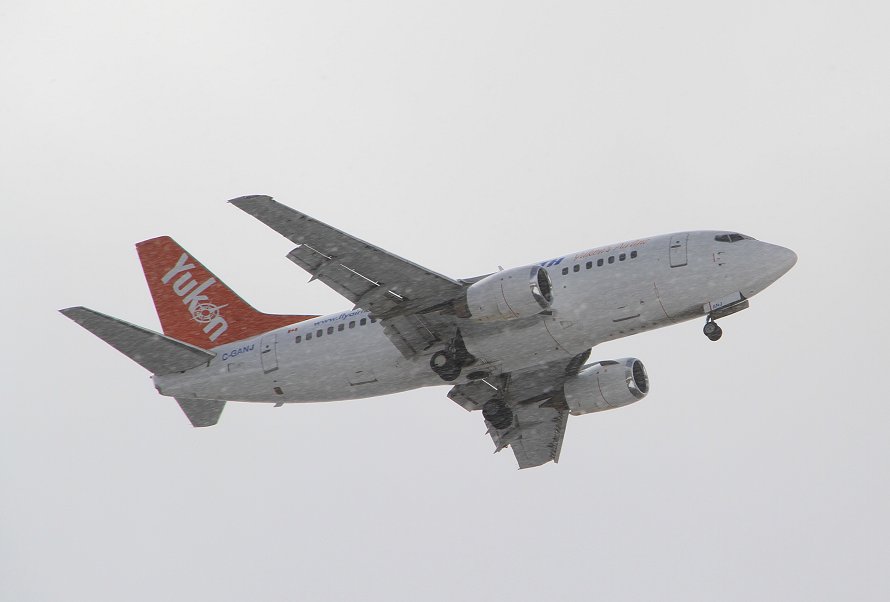 Air North's Boeing 737-548 C-GANJ landing at Whitehorse, Yukon (CYXY)
