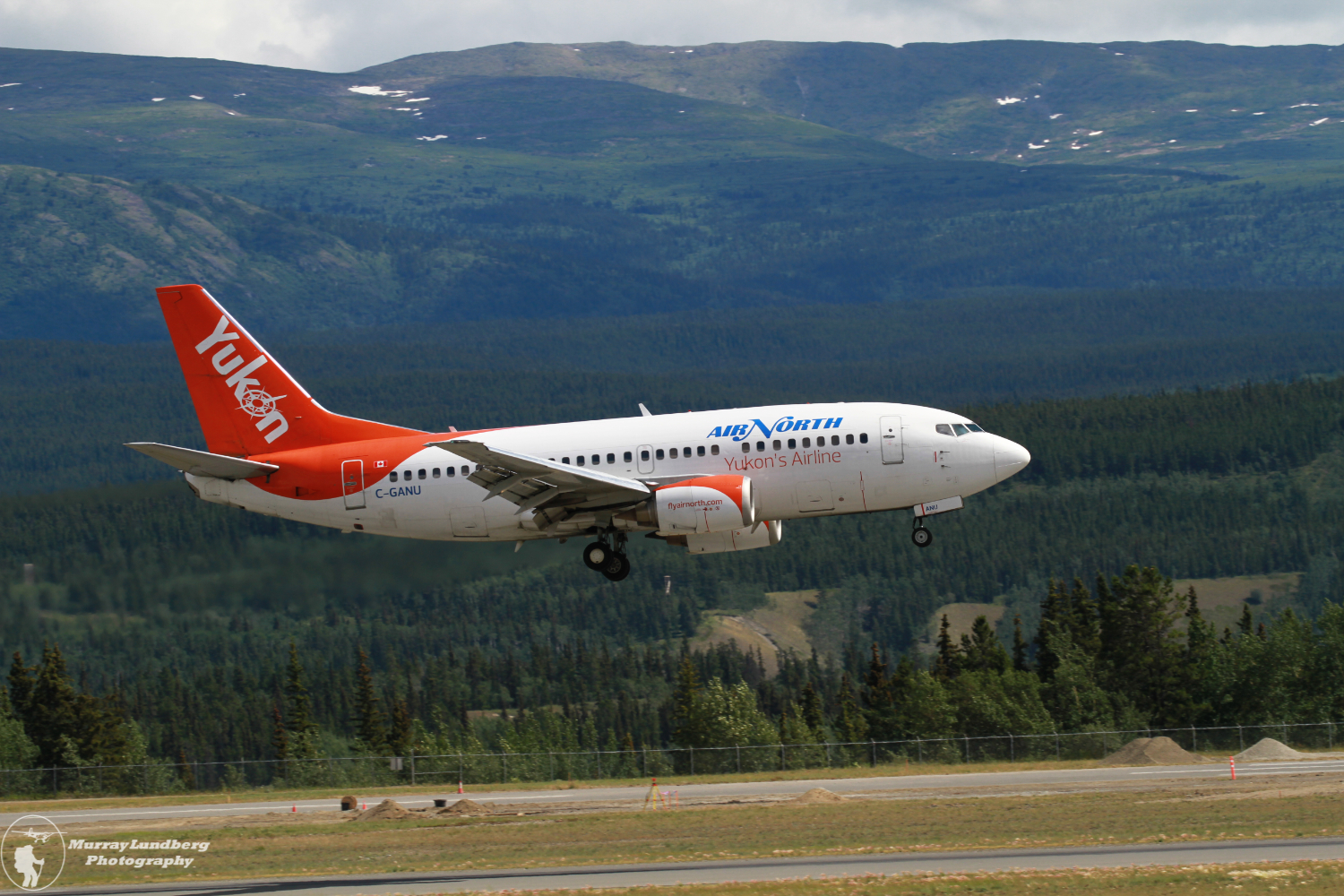 Air North's Boeing 737-55D C-GANU at Whitehorse, Yukon (CYXY) on July 11, 2022.