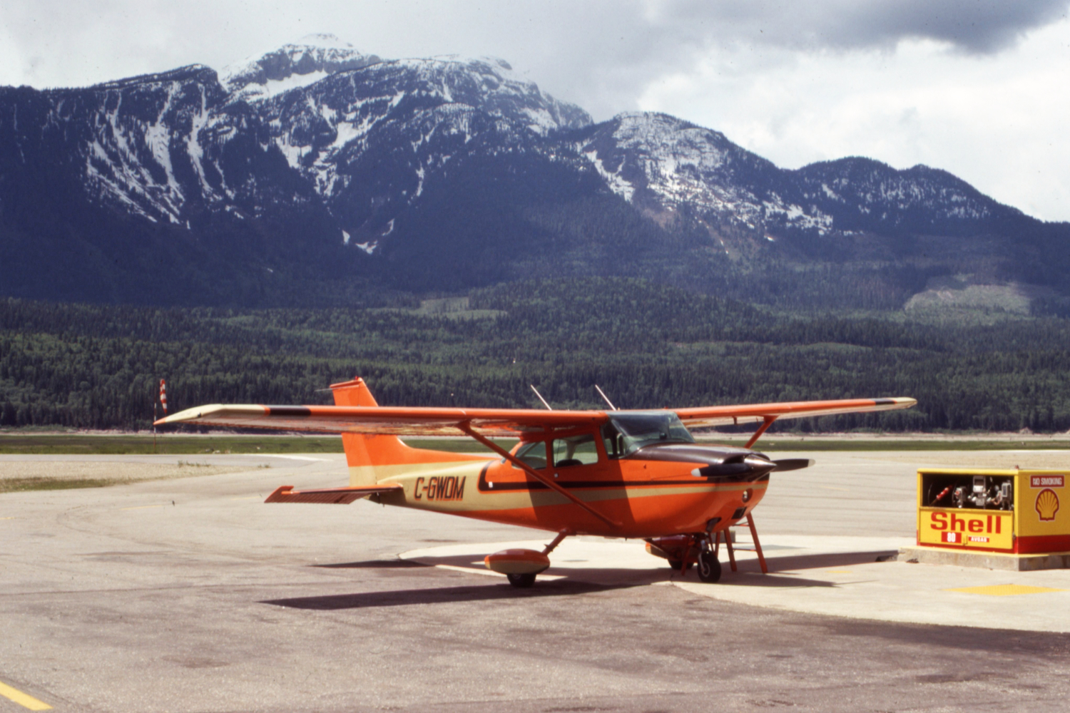 Fuelling up Cessna 172L C-GWDM at Revelstoke (YRV) - June 6, 1984.