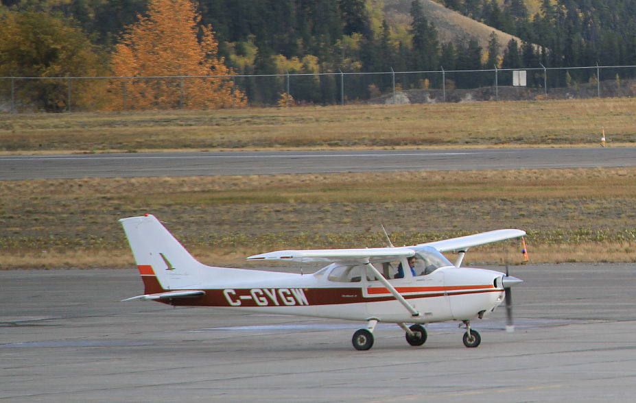 C-GYGW, a 1977 Cessna 172N Skyhawk operated by Whitehorse Air Services