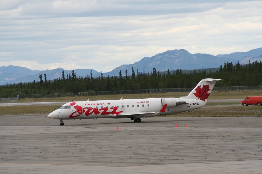A photograph of C-GKEJ, a Bombardier CL-600-2B19