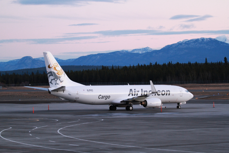 HL8503: Air Incheon Boeing 737-85P (SF) (WL) at Whitehorse, Yukon (YXY), on October 21, 2021.