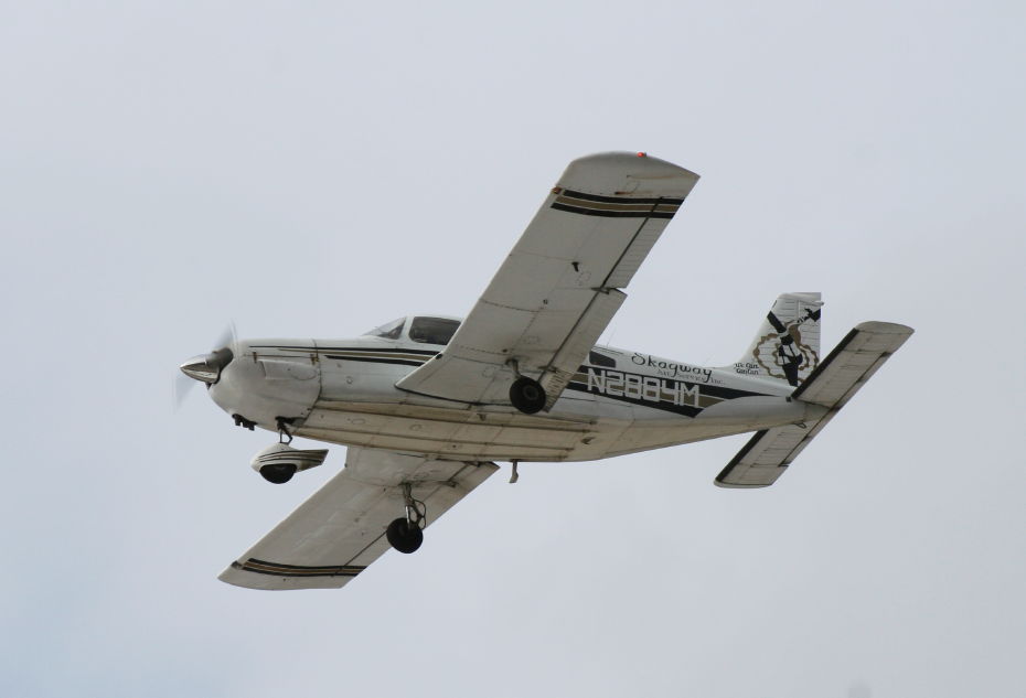 N2884M, a 1977 Piper PA-32-300 Cherokee Six operated by Skagway Air Service