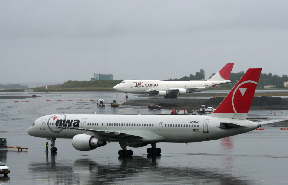 N502US, a 1985 Boeing 757-251 operated by Northwest Airlines