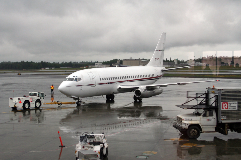 N733PA, a 1986 Boeing 737-205 operated by ConocoPhilips Aviation