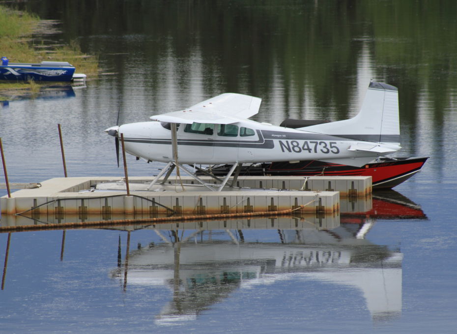 N84735, a 1976 Cessna A185F Skywagon