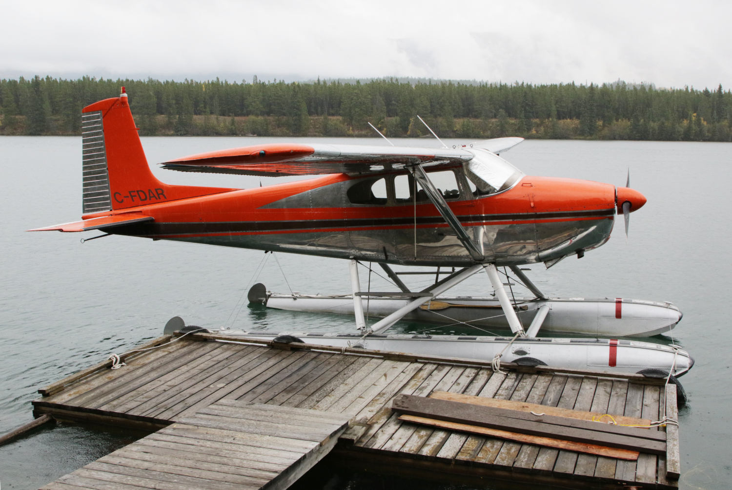 C-FDAR, a 1960 Cessna 180D, at Schwatka Lake (CEZ5), Whitehorse, Yukon, on September 27, 2023.