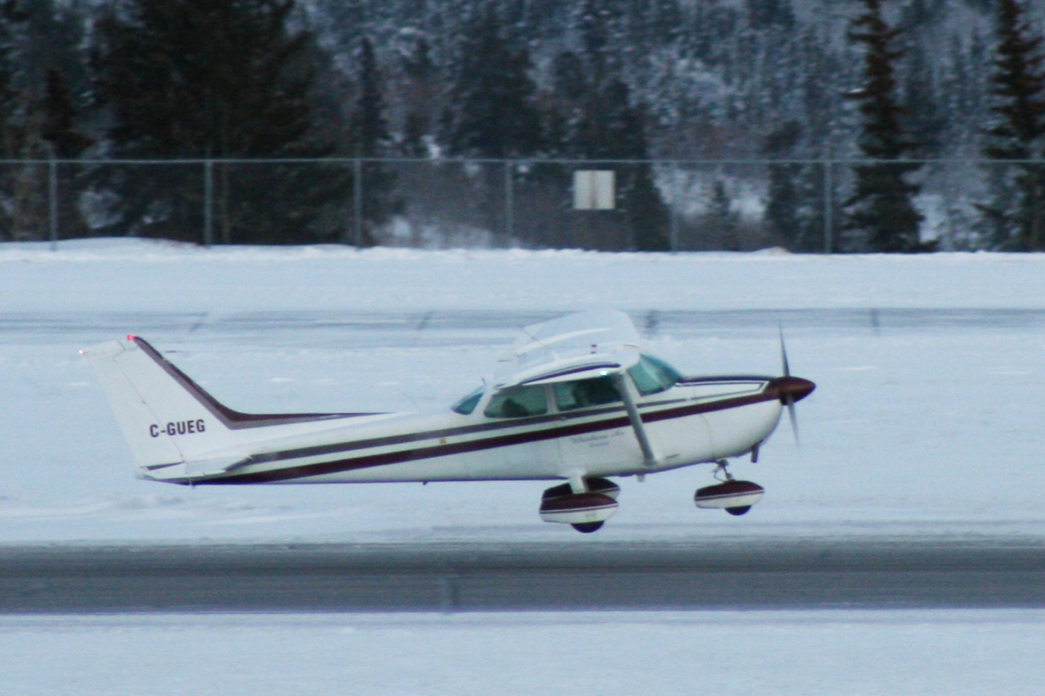 C-GUEG, a 1976 Cessna 172M operated by Whitehorse Air Services, flying circuits at Whitehorse, Yukon (YXY) on January 11, 2008.