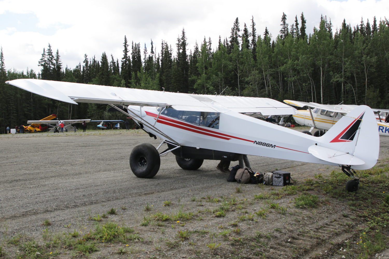 A photo of N886M, a 2017 CubCrafters EX-2 Carbon Cub, at Cousins Airport, Yukon (CFP8), on July 25, 2026.