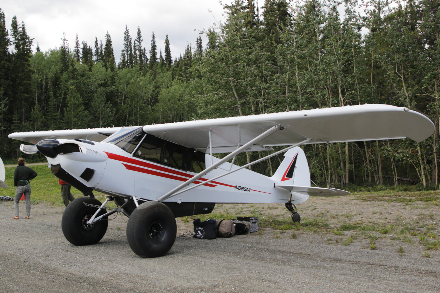A photo of N886M, a 2017 CubCrafters EX-2 Carbon Cub, at Cousins Airport, Yukon (CFP8), on July 25, 2026.