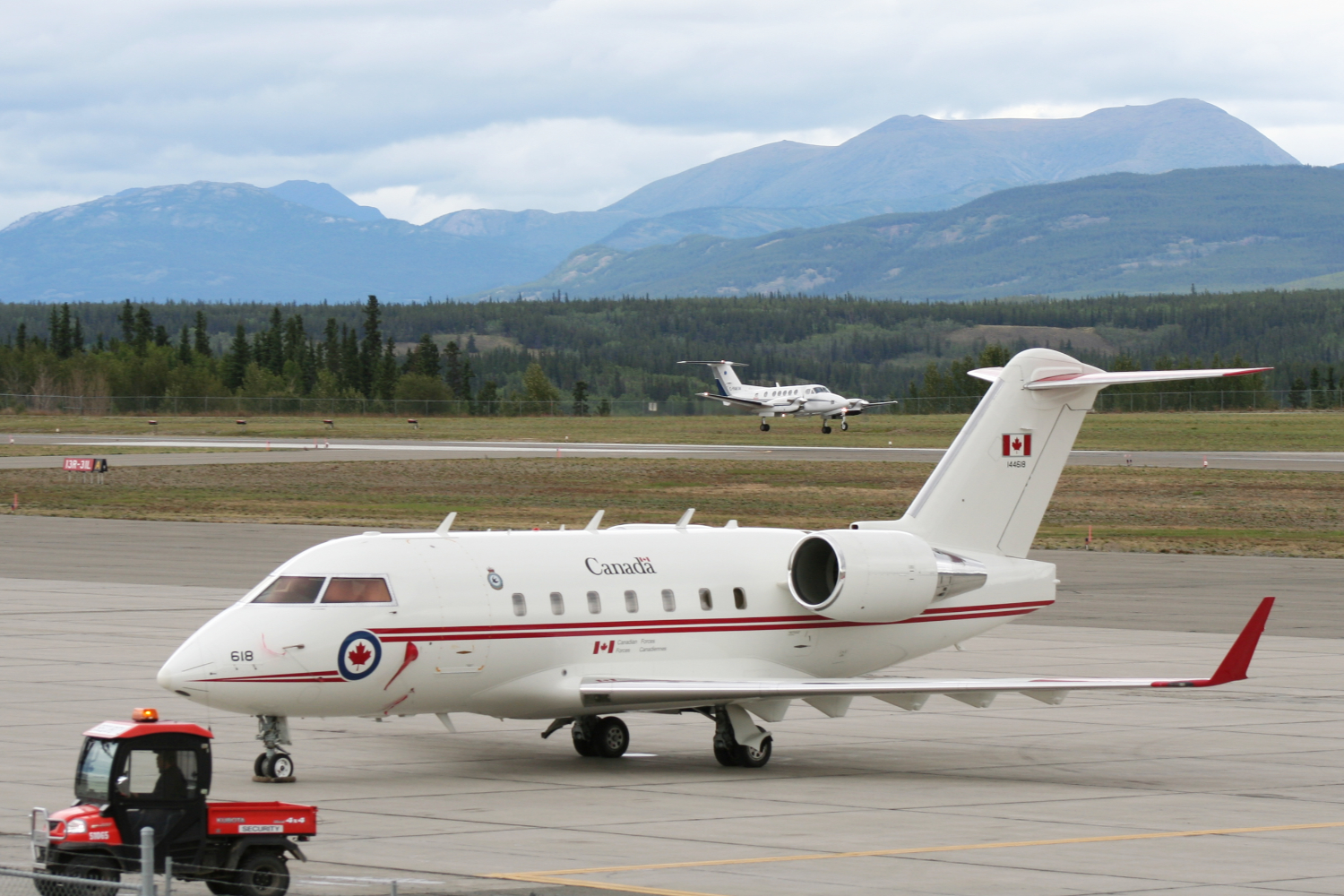 RCAF #144618, a Canadair CL600 Challenger assigned to the Prime Minister of Canada, at Whitehorse, Yukon (YXY), on August 16, 2006.