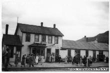 A historic photo showing 
