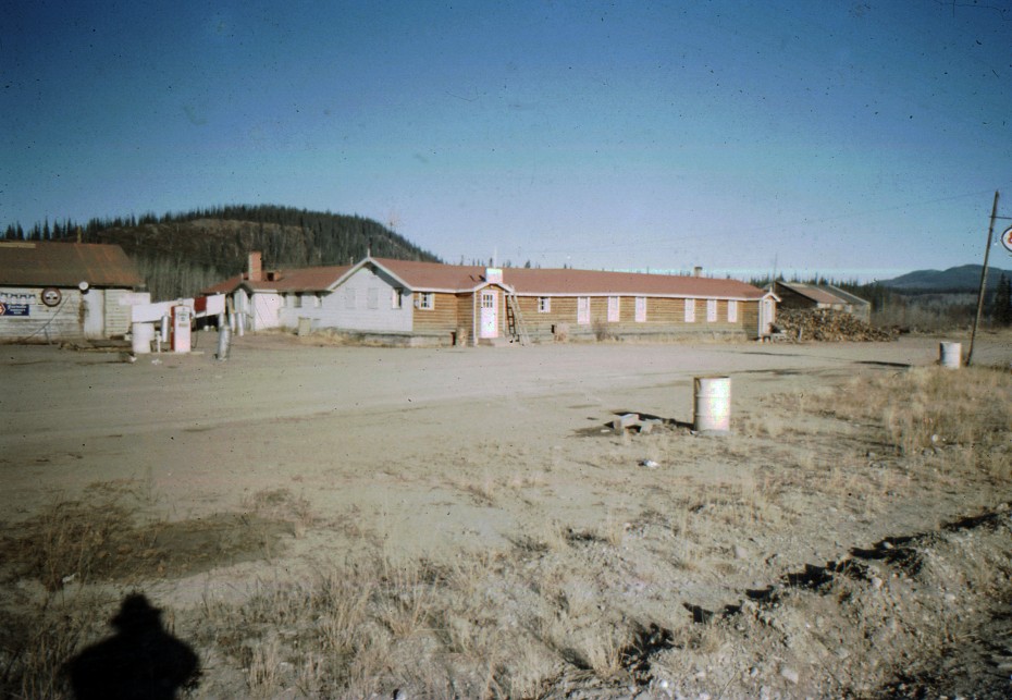 Cold River Lodge on the Alaska Highway