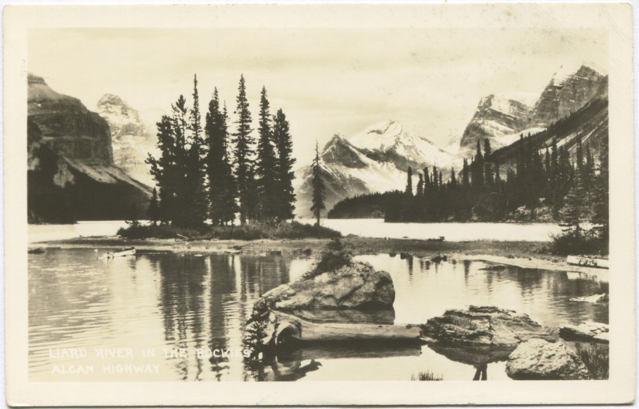 Postcard showing Maligne Lake, Alberta, 1940s