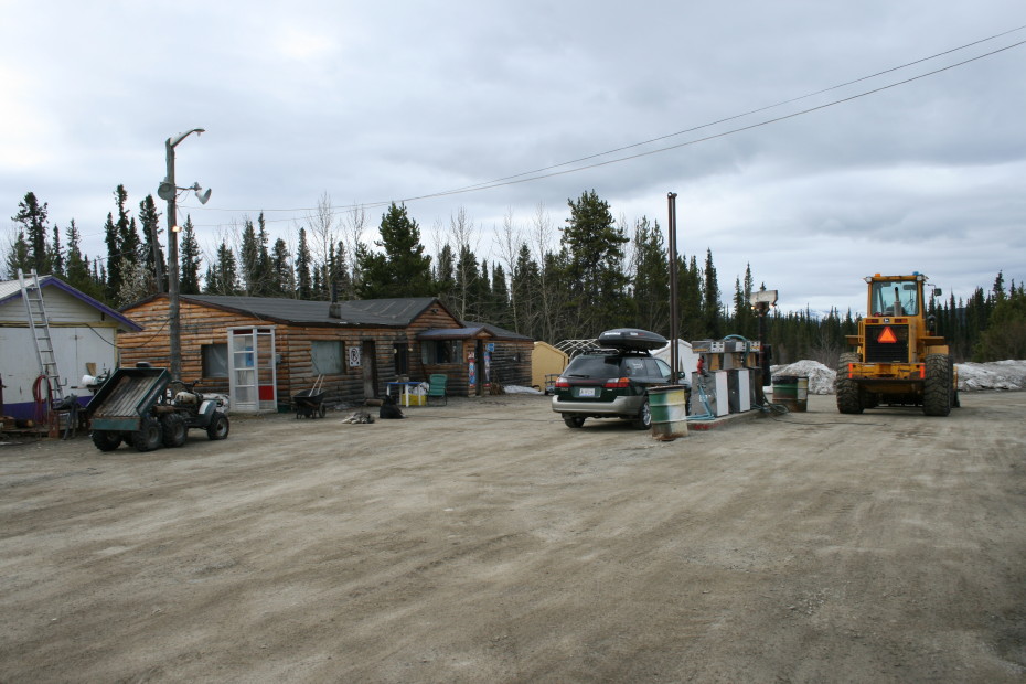 Swift River Lodge on the Alaska Highway