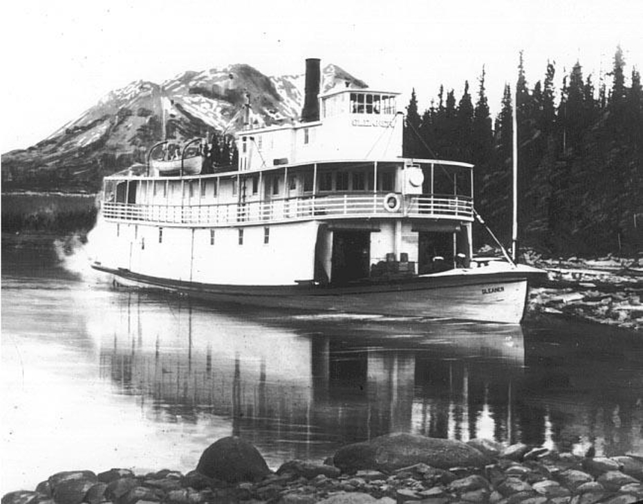 TThe Yukon River sternwheeler Gleaner in about 1906, probably on Tagish Lake.
