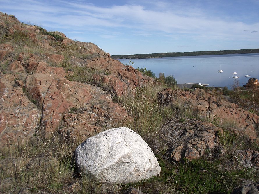 Glacial erratic, Yellowknife