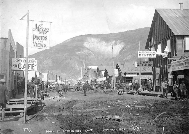 The E. A. Hegg photography studio in Dawson, 1898.