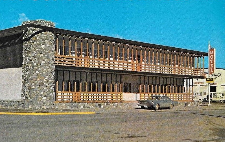 A postcard showing the Chilkoot Motel (Whitehorse, Yukon) in 1978
